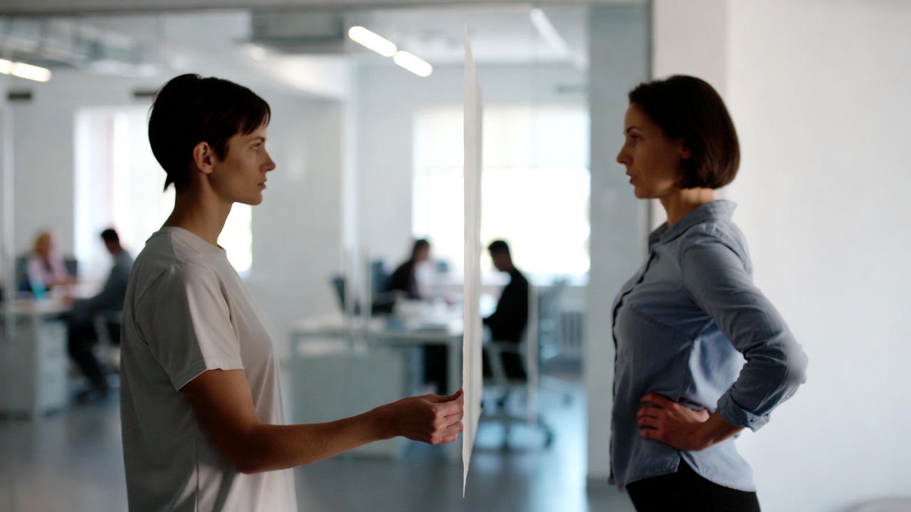 【職場の人間関係をデトックス】心が軽くなる"スルースキル"と感情を割り切る技術